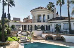Luxury Villa With Pool In Estepona