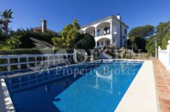 Private villa with views to Estepona and the mountains of Sierra Bermeja